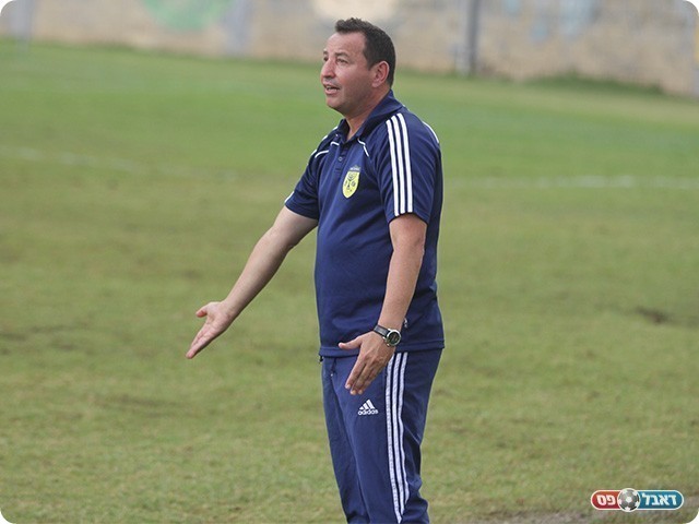 מאמן כרמיאל/צפת, איתי מרדכי (שלומי גבאי)